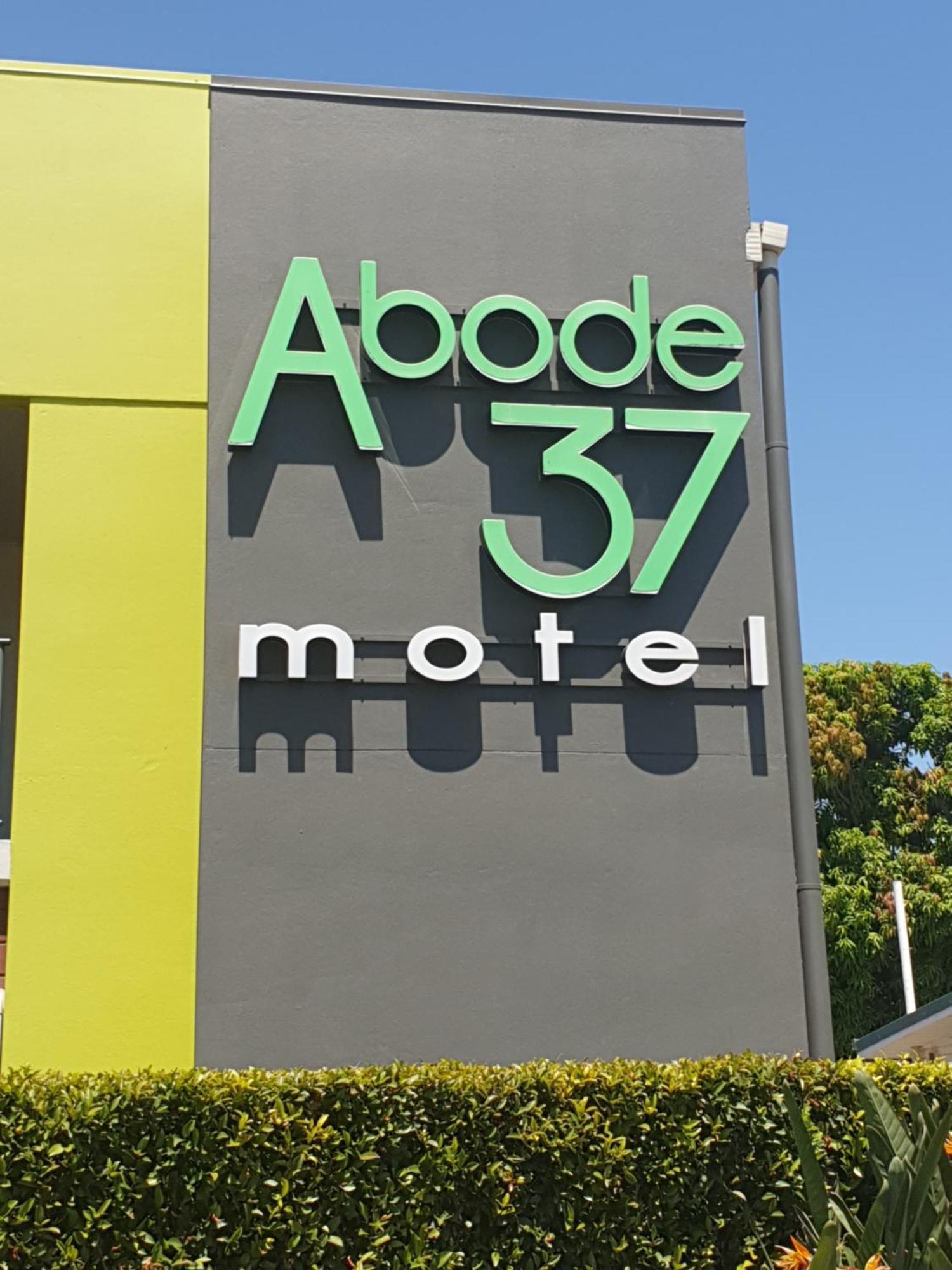 Abode37 Motel Емералд Екстер'єр фото
